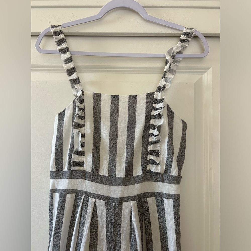 Know One Cares Lightweight Jumpsuit Size M - Picture 4 of 6